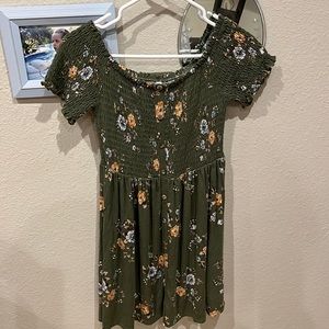 Adorable Green dress with flowers.